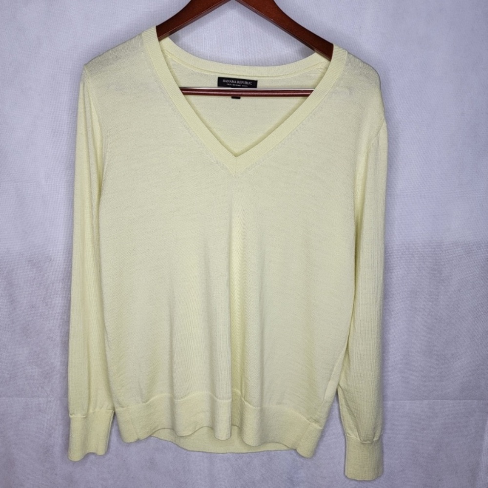 Banana Republic Sweater light Yellow Merino Wool V-neck Long Sleeve Pullover XL